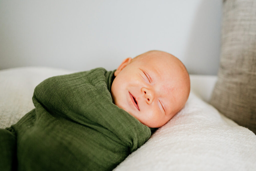 Keeping rooms picked up from clutter means beautiful images that focus on your newborn